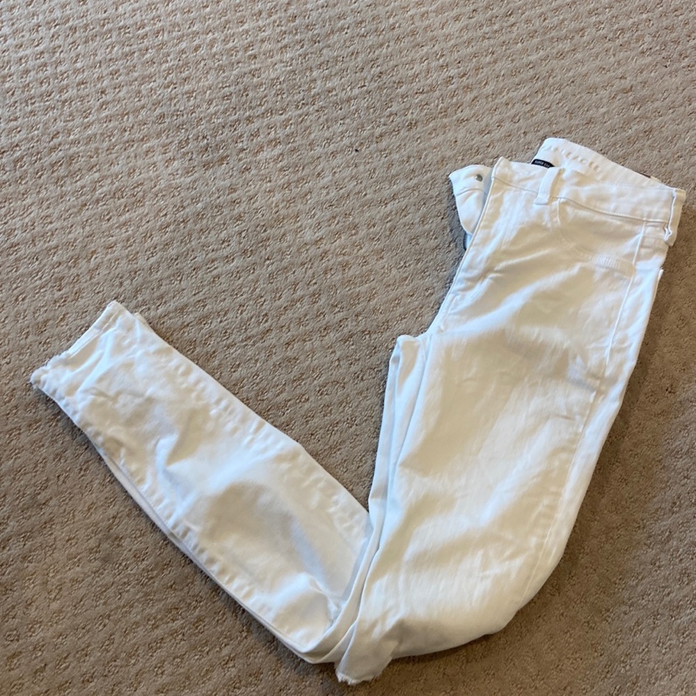 American Eagle white skinny jeans. Long fit, super stretch.
